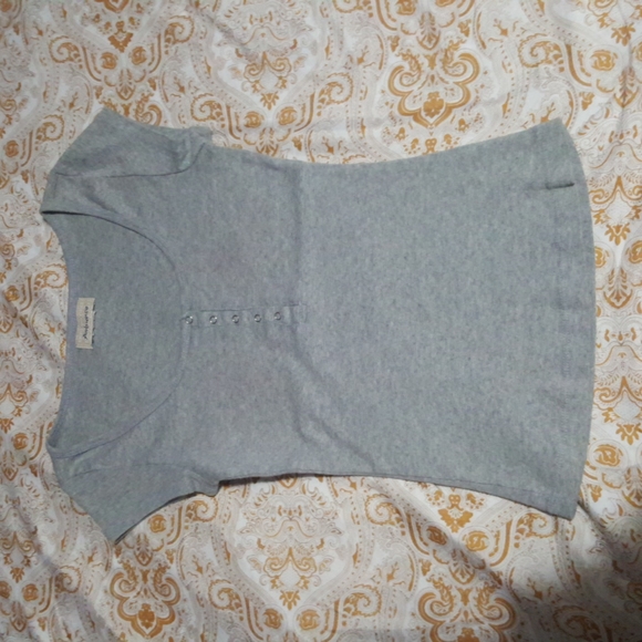 Tops - Picture 4 of 5